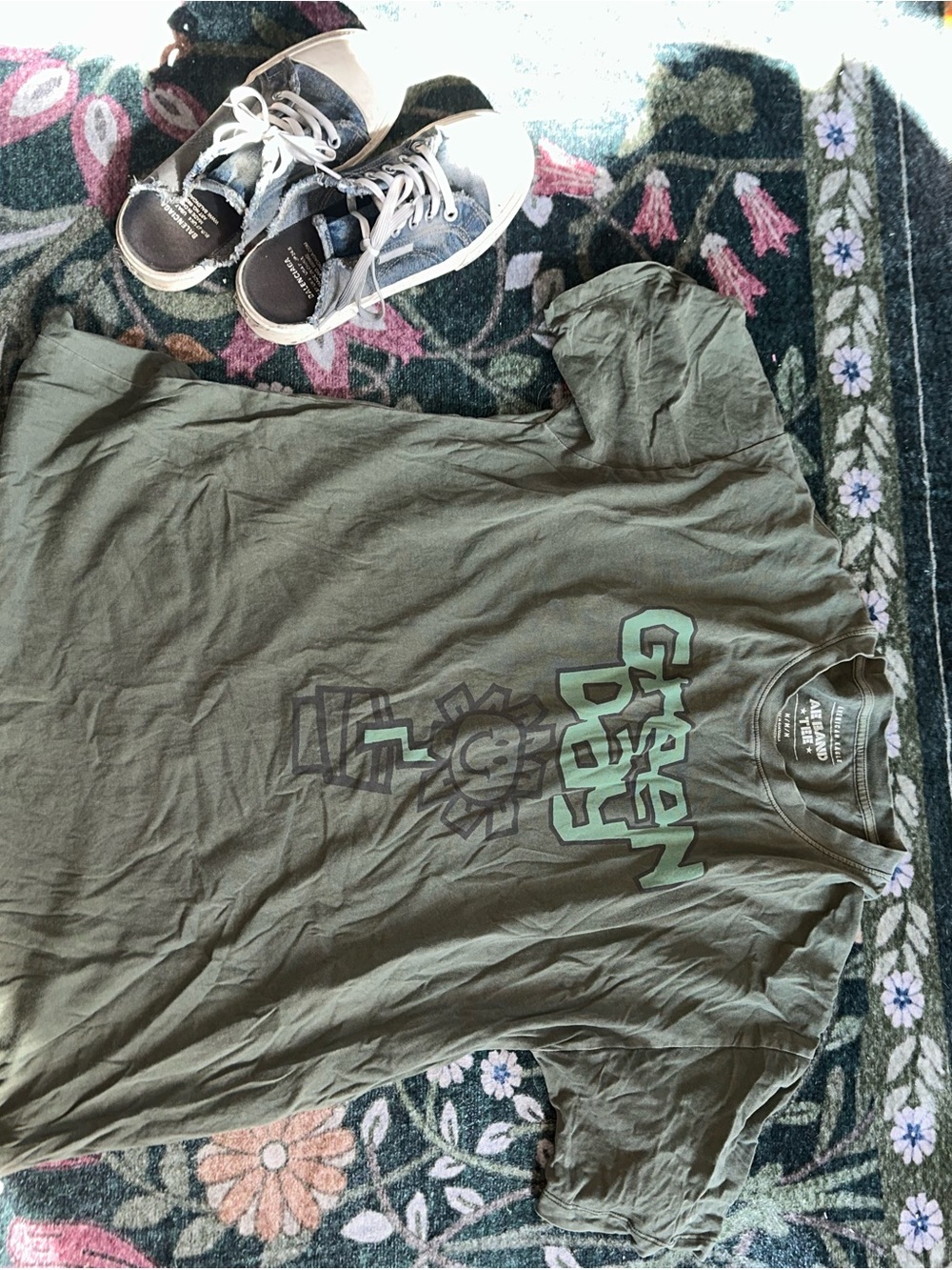 American Eagle Outfitters Olive Green Short-Sleeve Graphic Tee Green Day band M